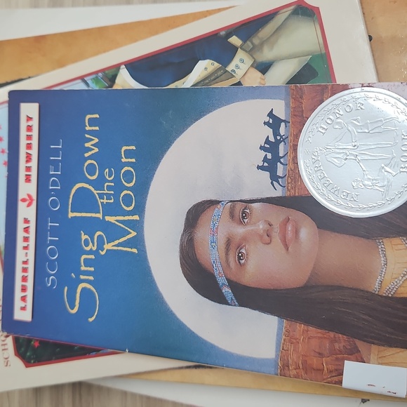 Assorted Book Collection - Picture 6 of 13